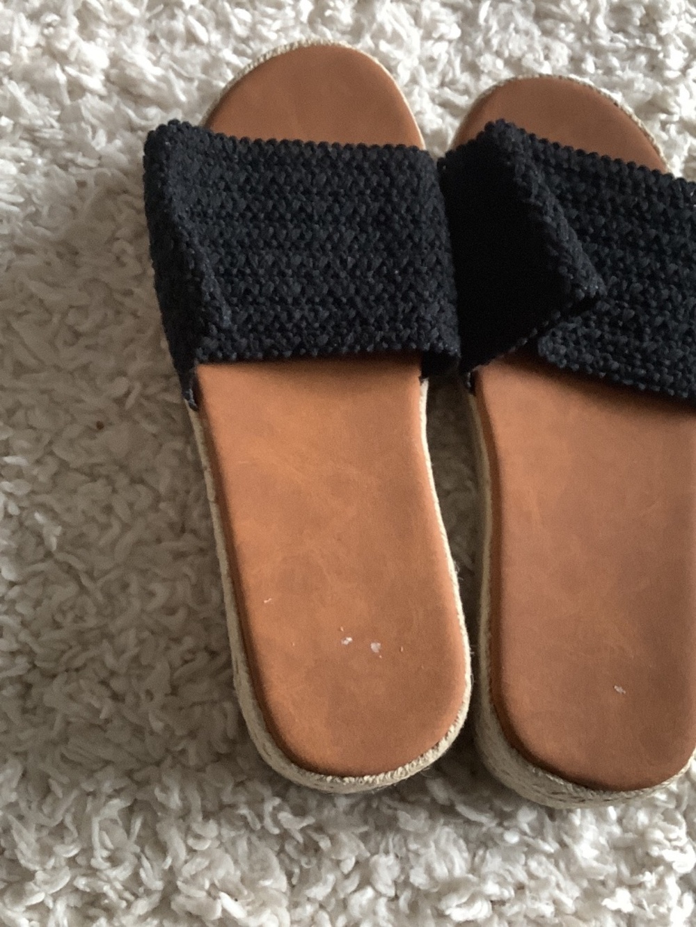Black knit slide
